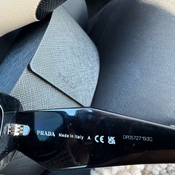 PRADA MOST POPULAR SUNGLASSES - Picture 6 of 7